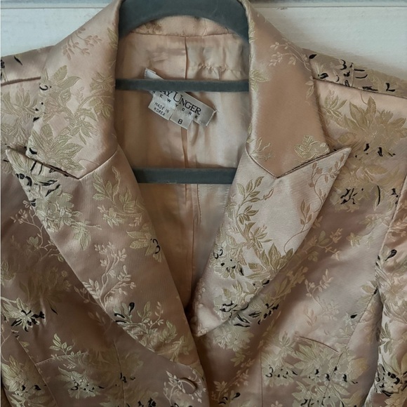 Kay Unger Floral Patterned Tan Jacket in size 8 - Picture 12 of 13